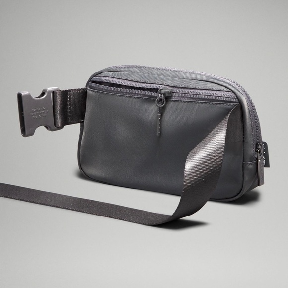 NEW LULULEMON EVERYWHERE BELT BAG 
Traverse grey - Picture 4 of 8